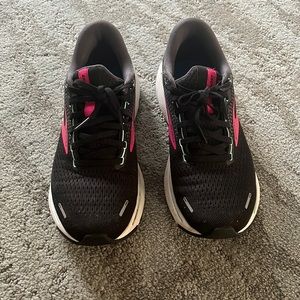 Brooks Ghost Running Sneaker black with pink and teal